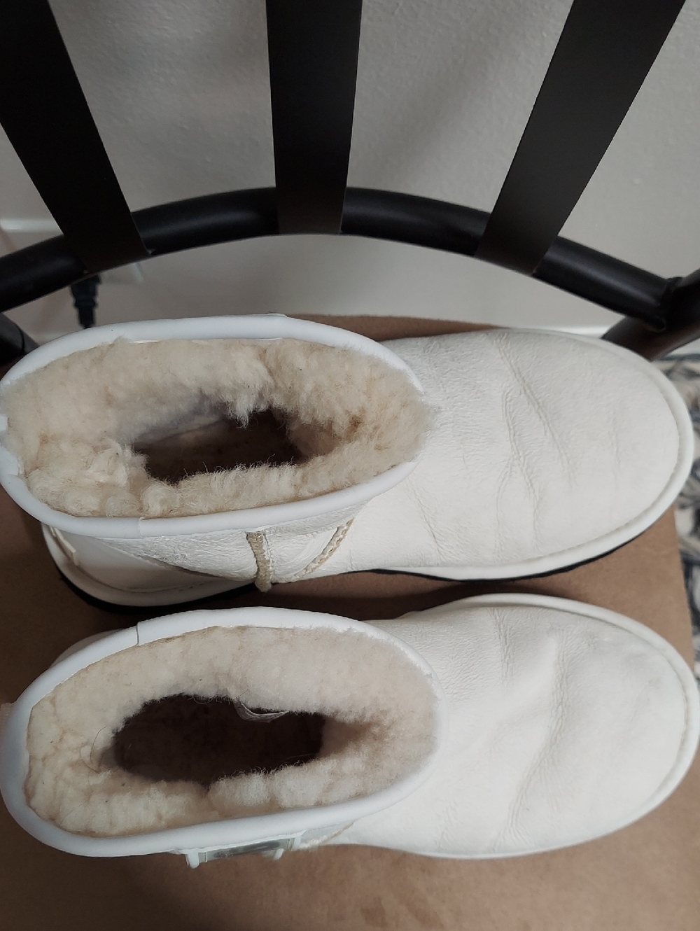 UGG Mini Boots, Size 7, Side Logo, Creamy White Suede - Picture 11 of 12